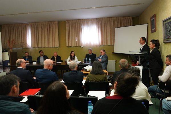 Comunicando coordina con el Clúster da Pizarra de Galicia una Jornada Técnica a la que asisten más de 50 profesionales del sector